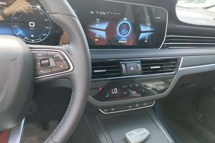 Used Hongqi HS5 2022 2.0T Smart Connect Flagship Edition Audio And AC Panel