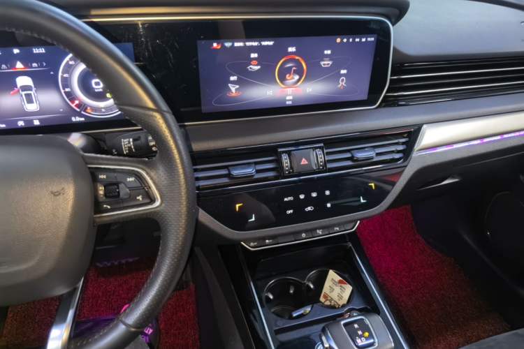 Used Hongqi HS5 2022 Facelifted Version 2.0T Smart Connect Flagship All-Wheel-Drive Edition Audio And AC Panel