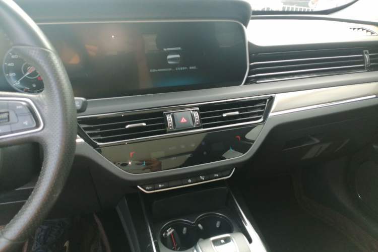 Used Hongqi HS5 2022 2.0T Smart Connect Flagship All-Wheel-Drive Version Audio And AC Panel