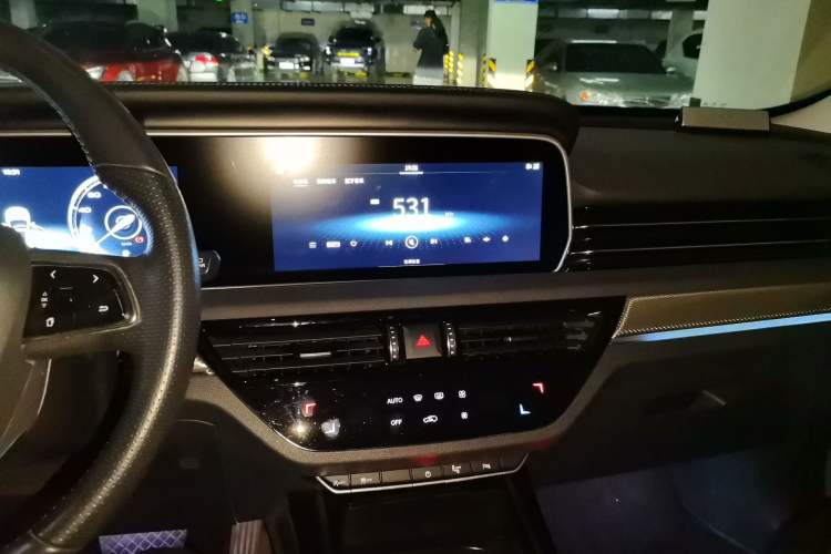 Used Hongqi HS5 2022 2.0T Smart Connect Flagship Edition Audio And AC Panel
