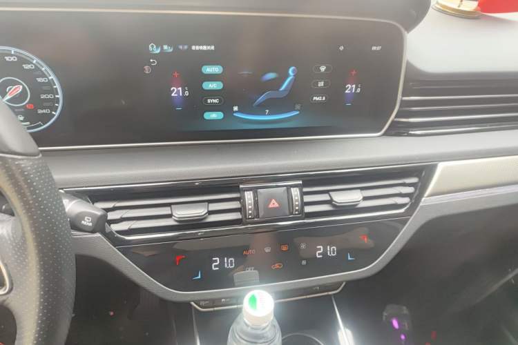 Used Hongqi HS5 2022 2.0T Smart Connect Flagship Enjoyment Purchase Edition Audio And AC Panel