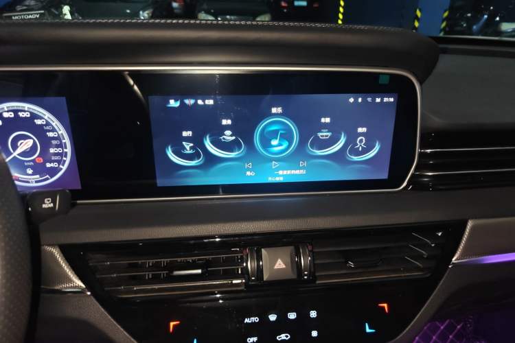 Used Hongqi HS5 2022 2.0T Smart Connect Flagship All-Wheel Drive LeGou Edition Audio And AC Panel