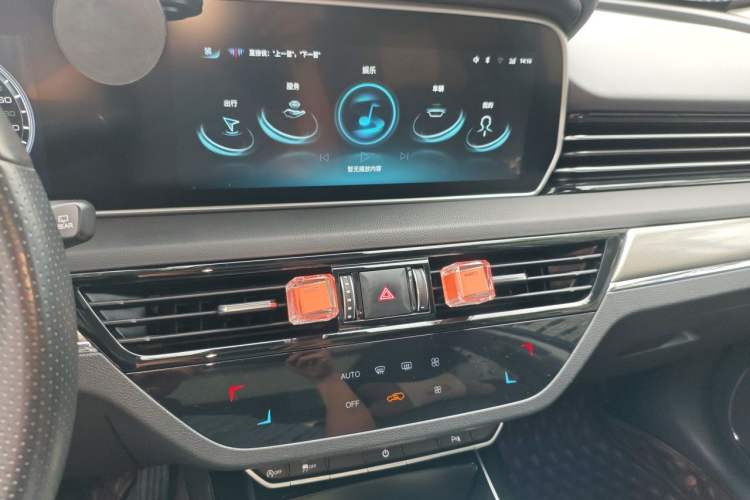 Used Hongqi HS5 2022 2.0T Smart Connect Flagship Enjoyment Purchase Edition Audio And AC Panel