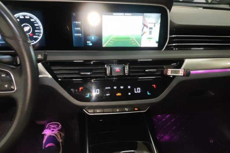 Used Hongqi HS5 2022 Revised Version 2.0T Smart Connect Flagship Edition Audio And AC Panel