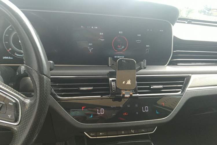 Used Hongqi HS5 2022 Revised Version 2.0T Smart Connect Flagship Edition Audio And AC Panel