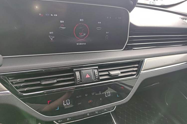 Used Hongqi HS5 2022 Revised Version 2.0T Smart Connect Flagship Edition Audio And AC Panel