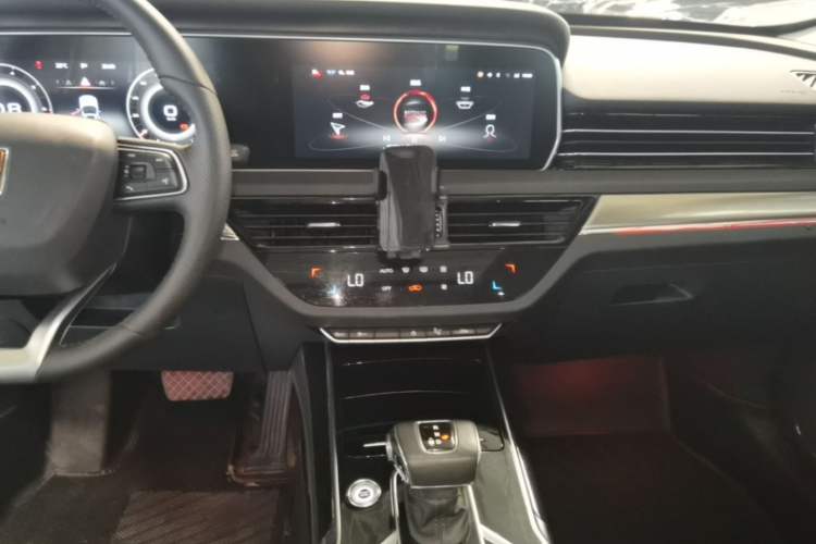 Used Hongqi HS5 2022 2.0T Smart Connect Flagship All-Wheel-Drive Version Audio And AC Panel