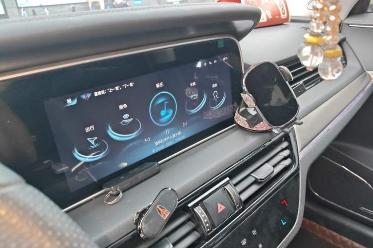 Used Hongqi HS5 2022 Revised Version 2.0T Smart Connect Flagship Edition Audio And AC Panel