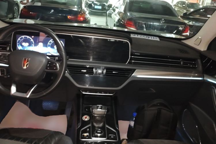 Used Hongqi HS5 2022 Revised Version 2.0T Smart Connect Flagship Edition Center Console