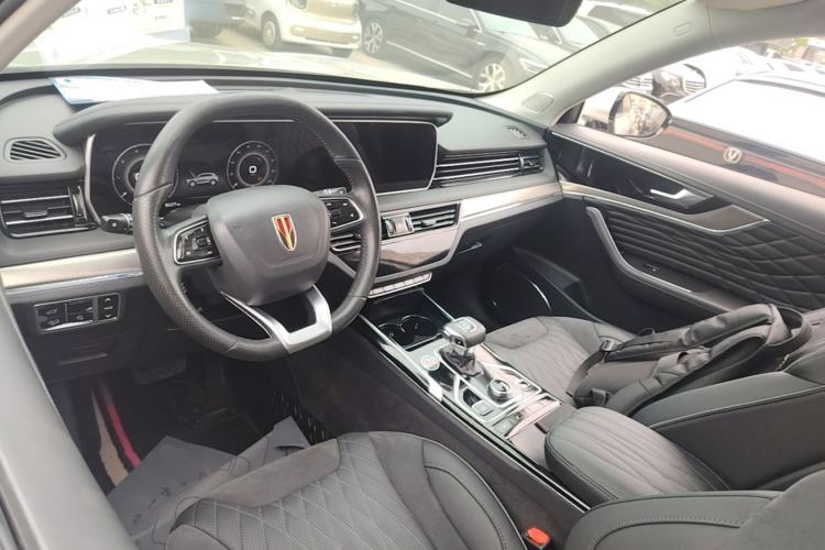 Used Hongqi HS5 2022 Revised Version 2.0T Smart Connect Flagship Edition Center Console