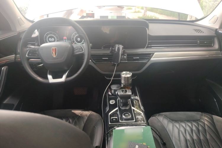 Used Hongqi HS5 2022 2.0T Smart Connect Flagship All-Wheel-Drive Version Center Console