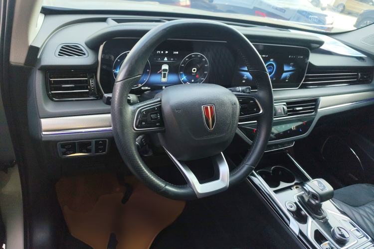 Used Hongqi HS5 2022 Facelifted Version 2.0T Smart Connect Flagship All-Wheel-Drive Edition Center Console