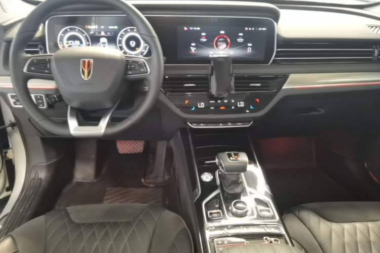 Used Hongqi HS5 2022 2.0T Smart Connect Flagship All-Wheel-Drive Version Center Console