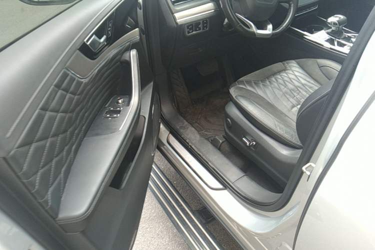 Used Hongqi HS5 2022 Revised Version 2.0T Smart Connect Flagship Edition Driver Seat