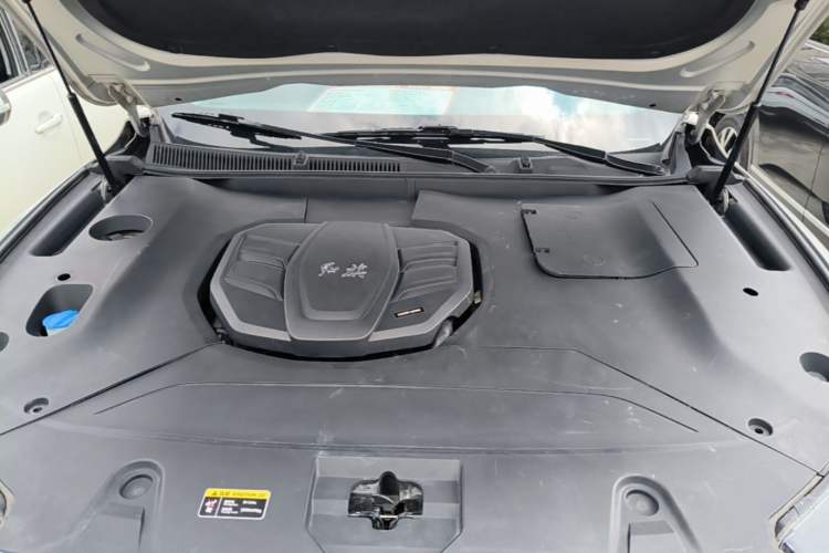 Used Hongqi HS5 2022 Facelifted Version 2.0T Smart Connect Flagship All-Wheel-Drive Edition Engine Bay