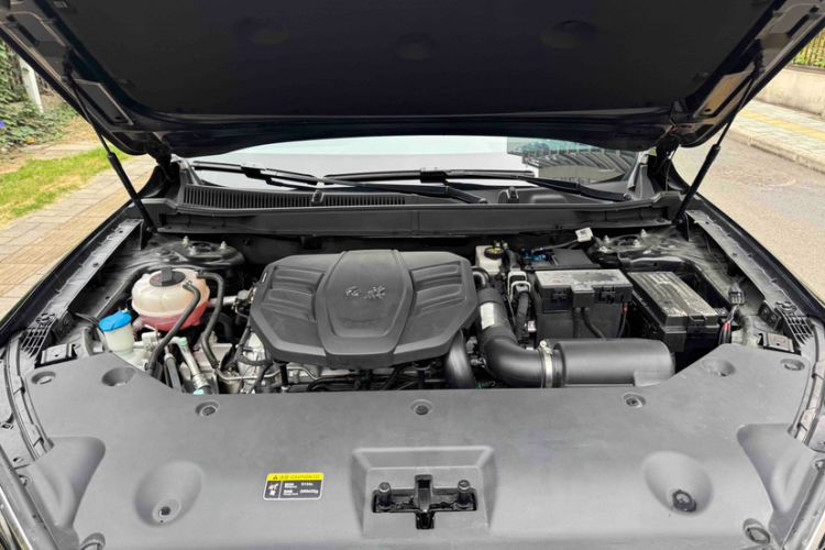 Used Hongqi HS5 2022 Facelifted Version 2.0T Smart Connect Flagship All-Wheel-Drive Edition Engine Bay