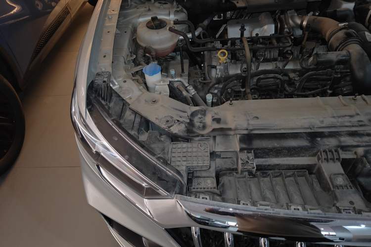 Used Hongqi HS5 2022 Facelifted Version 2.0T Smart Connect Flagship All-Wheel-Drive Edition Engine Bay Right