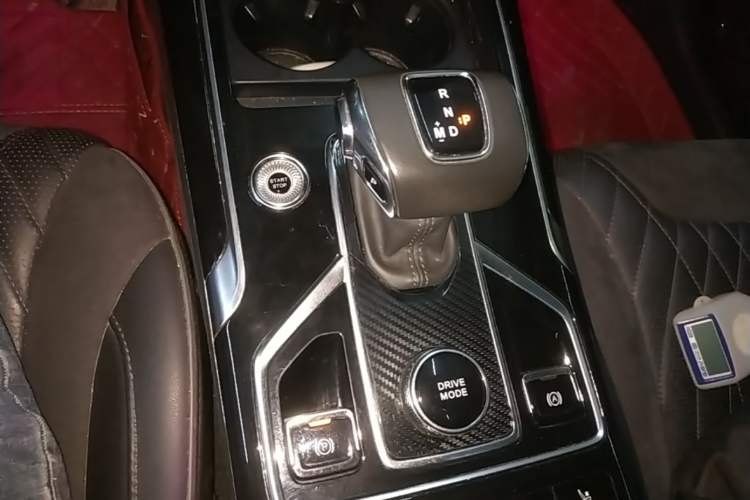 Used Hongqi HS5 2022 Facelifted Version 2.0T Smart Connect Flagship All-Wheel-Drive Edition Gear Lever