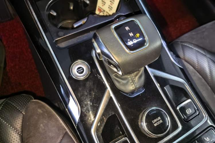 Used Hongqi HS5 2022 Facelifted Version 2.0T Smart Connect Flagship All-Wheel-Drive Edition Gear Lever