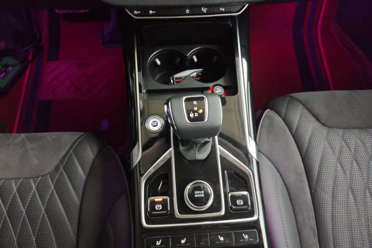 Used Hongqi HS5 2022 Facelifted Version 2.0T Smart Connect Flagship All-Wheel-Drive Edition Gear Lever