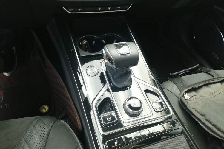 Used Hongqi HS5 2022 2.0T Smart Connect Flagship All-Wheel-Drive Version Gear Lever