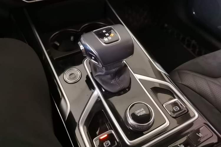 Used Hongqi HS5 2022 Revised Version 2.0T Smart Connect Flagship Edition Gear Lever