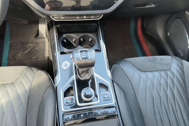 Used Hongqi HS5 2022 Facelifted Version 2.0T Smart Connect Flagship All-Wheel-Drive Edition Gear Lever