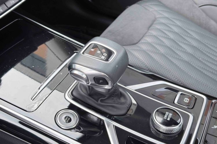 Used Hongqi HS5 2022 Facelifted Version 2.0T Smart Connect Flagship All-Wheel-Drive Edition Gear Lever