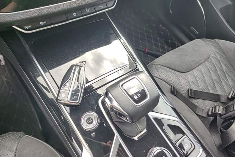 Used Hongqi HS5 2022 Revised Version 2.0T Smart Connect Flagship Edition Gear Lever