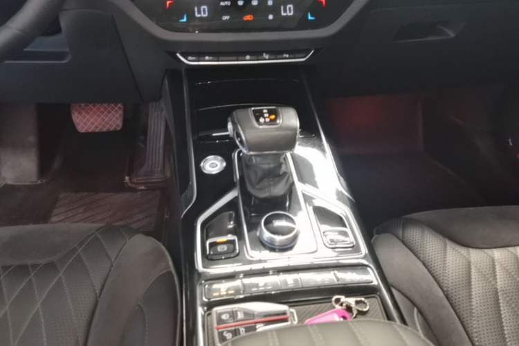 Used Hongqi HS5 2022 2.0T Smart Connect Flagship All-Wheel-Drive Version Gear Lever