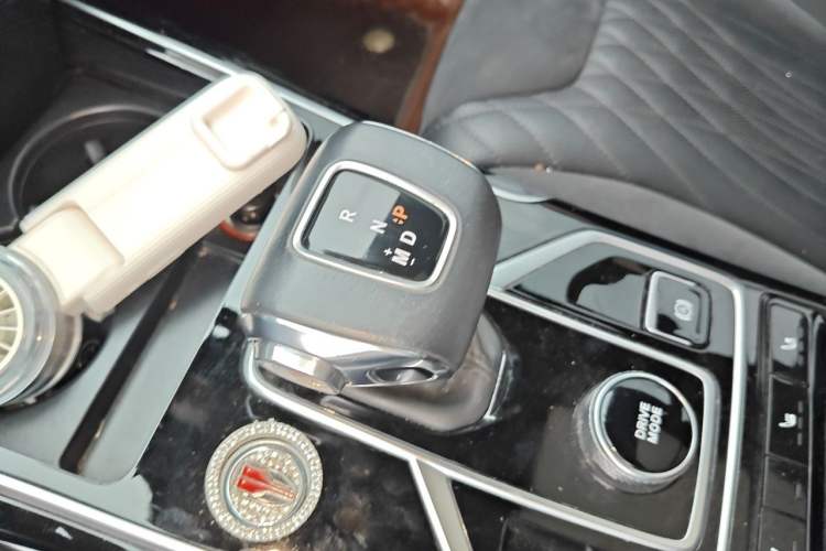 Used Hongqi HS5 2022 Revised Version 2.0T Smart Connect Flagship Edition Gear Lever