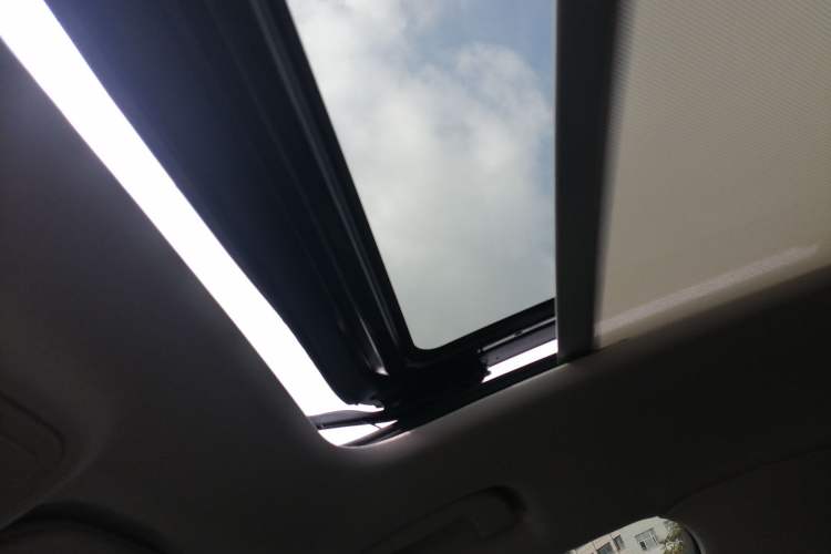 Used Hongqi HS5 2022 2.0T Smart Connect Flagship All-Wheel-Drive Version Headliner