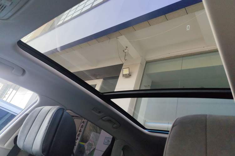 Used Hongqi HS5 2022 Facelifted Version 2.0T Smart Connect Flagship All-Wheel-Drive Edition Headliner