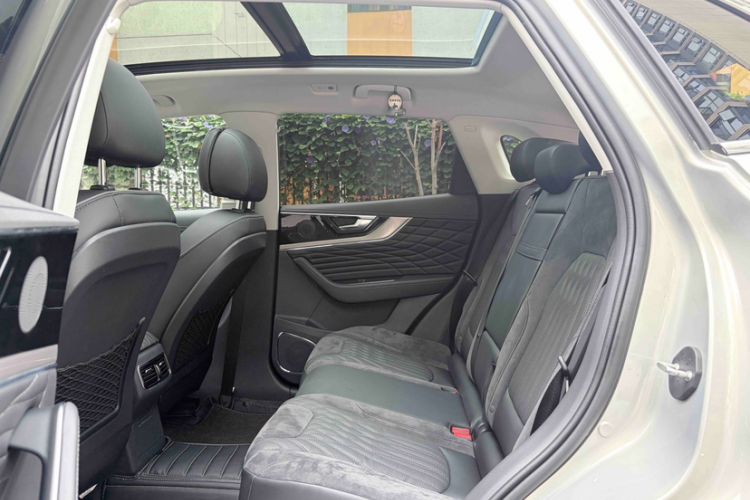 Used Hongqi HS5 2022 Facelifted Version 2.0T Smart Connect Flagship All-Wheel-Drive Edition Headliner
