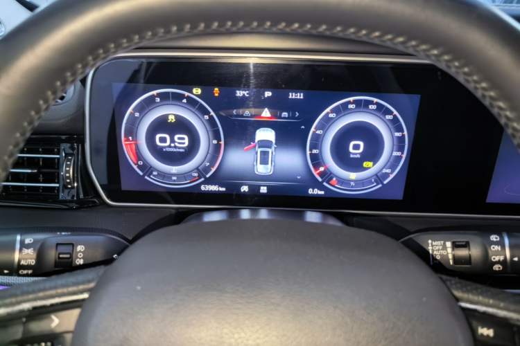Used Hongqi HS5 2022 Facelifted Version 2.0T Smart Connect Flagship All-Wheel-Drive Edition Instrument Cluster