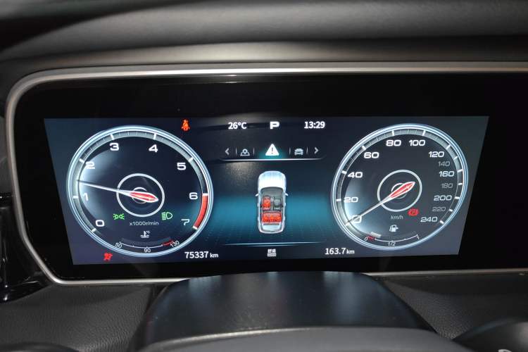 Used Hongqi HS5 2022 Facelifted Version 2.0T Smart Connect Flagship All-Wheel-Drive Edition Instrument Cluster