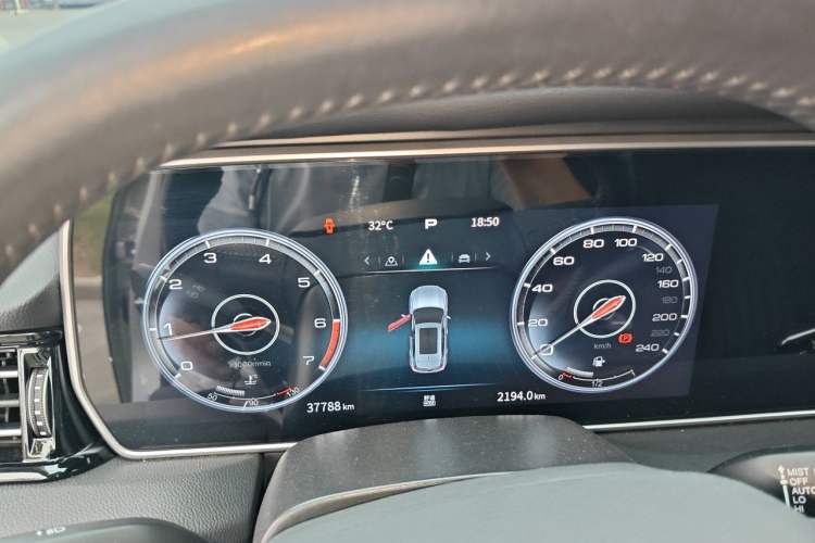 Used Hongqi HS5 2022 Revised Version 2.0T Smart Connect Flagship Edition Instrument Cluster