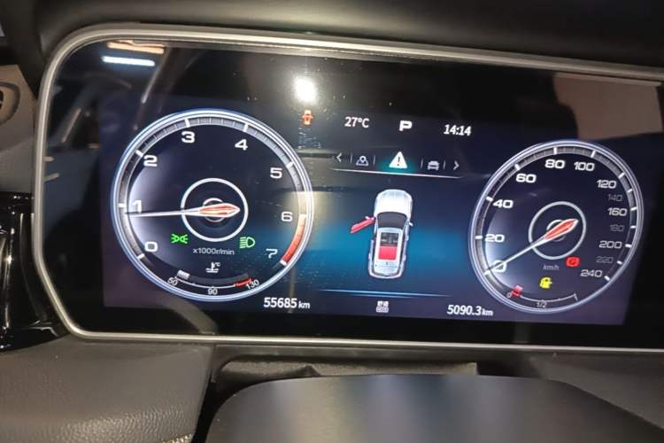 Used Hongqi HS5 2022 Facelifted Version 2.0T Smart Connect Flagship All-Wheel-Drive Edition Instrument Cluster