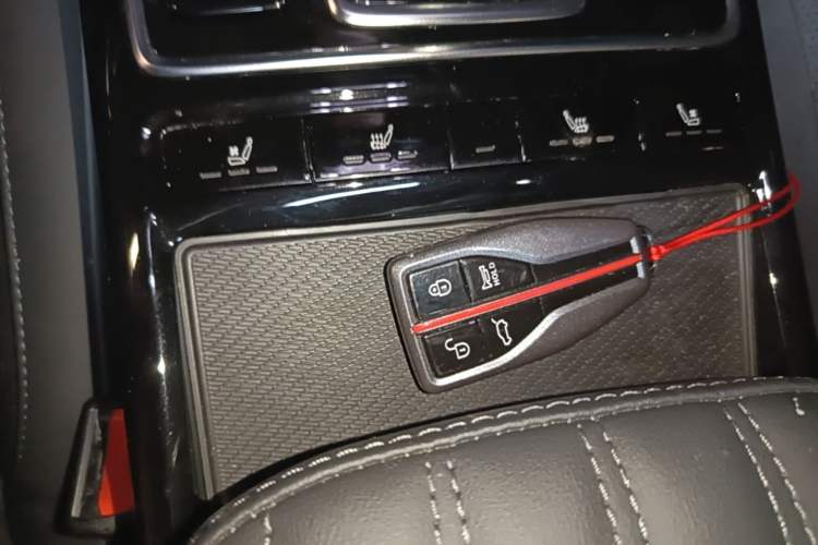 Used Hongqi HS5 2022 Facelifted Version 2.0T Smart Connect Flagship All-Wheel-Drive Edition Interior 1
