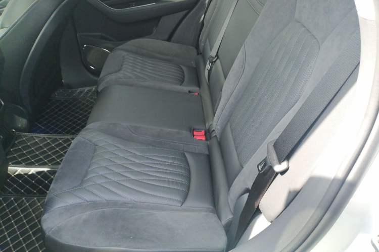 Used Hongqi HS5 2022 2.0T Smart Connect Flagship All-Wheel-Drive Version Interior 4