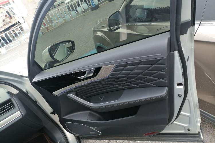 Used Hongqi HS5 2022 2.0T Smart Connect Flagship All-Wheel-Drive Version Interior 5