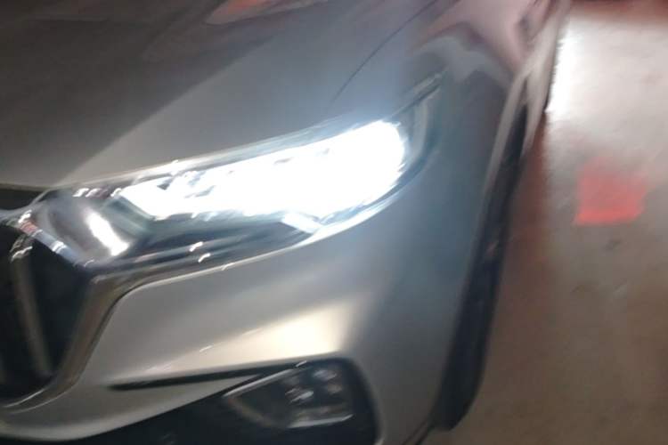 Used Hongqi HS5 2022 Revised Version 2.0T Smart Connect Flagship Edition Left Front Headlight