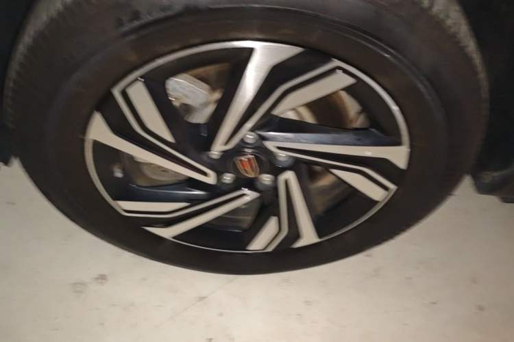 Used Hongqi HS5 2022 Revised Version 2.0T Smart Connect Flagship Edition Left Front Wheel Hub
