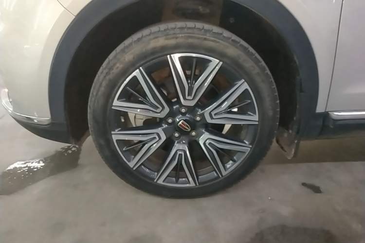 Used Hongqi HS5 2022 Facelifted Version 2.0T Smart Connect Flagship All-Wheel-Drive Edition Left Front Wheel Hub
