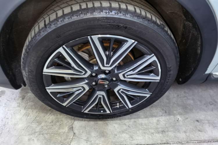 Used Hongqi HS5 2022 Facelifted Version 2.0T Smart Connect Flagship All-Wheel-Drive Edition Left Front Wheel Hub