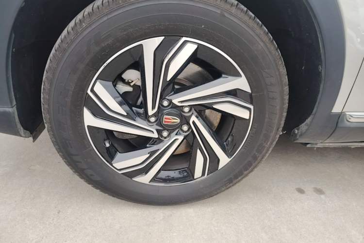 Used Hongqi HS5 2022 Revised Version 2.0T Smart Connect Flagship Edition Left Front Wheel Hub