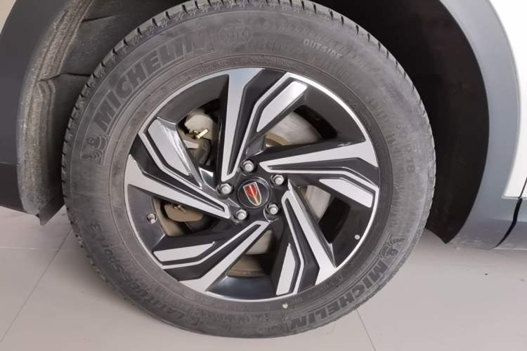 Used Hongqi HS5 2022 Revised Version 2.0T Smart Connect Flagship Edition Left Front Wheel Hub