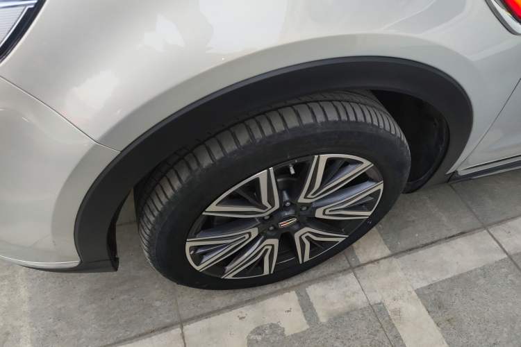 Used Hongqi HS5 2022 Facelifted Version 2.0T Smart Connect Flagship All-Wheel-Drive Edition Left Front Wheel Hub