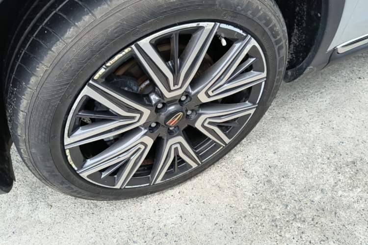 Used Hongqi HS5 2022 Facelifted Version 2.0T Smart Connect Flagship All-Wheel-Drive Edition Left Front Wheel Hub