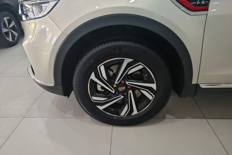 Used Hongqi HS5 2022 Revised Version 2.0T Smart Connect Flagship Edition Left Front Wheel Hub
